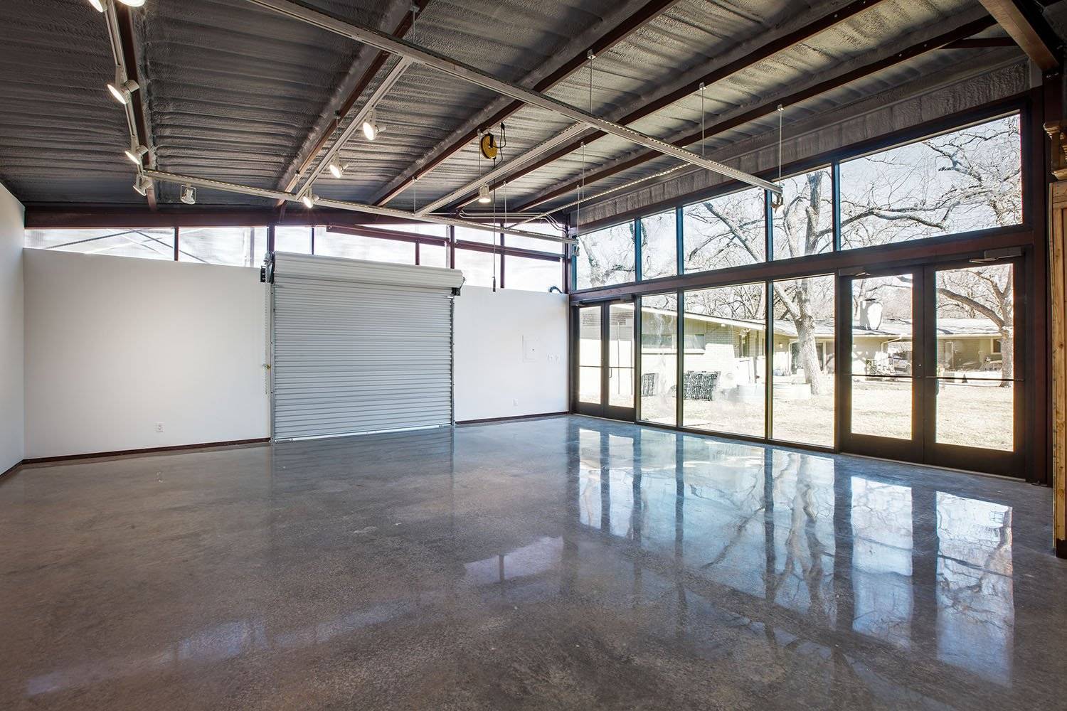 800 Grit Gloss Level - This is the most commonly specified level of reflectivity for residential applications. 800 Grit Gloss Level - This is the most commonly specified level of reflectivity for residential applications.