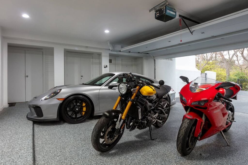 Epoxy-flake-garage-floor
